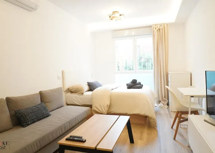 La Paz Apartments